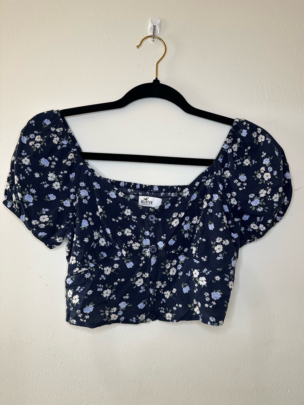 NWT Hollister Navy Floral Puff-Sleeve Crop Top